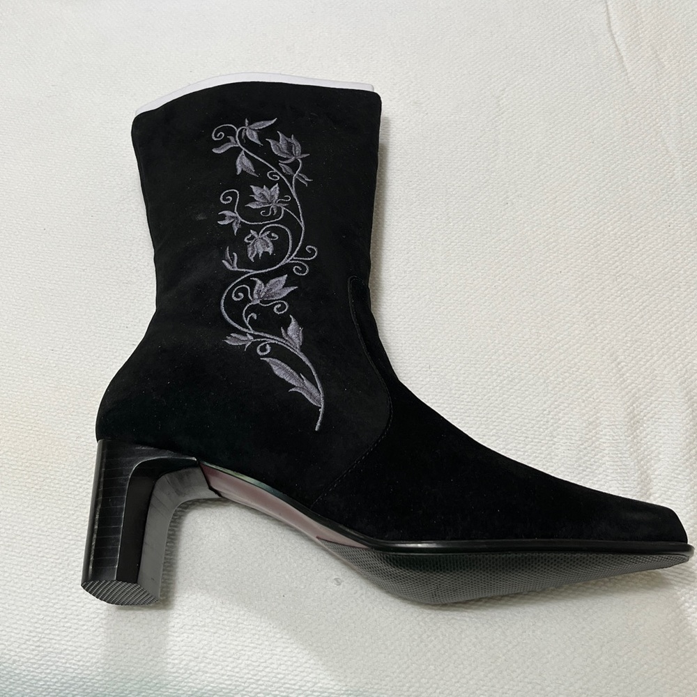 New in Box Women’s White Mountain Black Size 11 Lauren Boots.